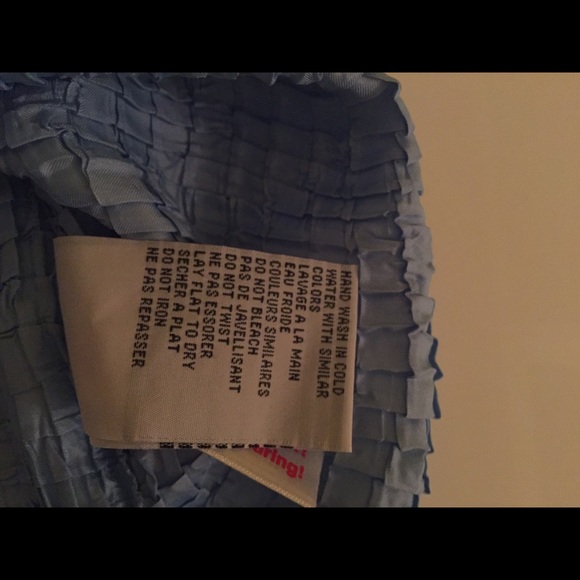 Small blue women’s dressy tshirt crinkly with lace - Picture 5 of 5